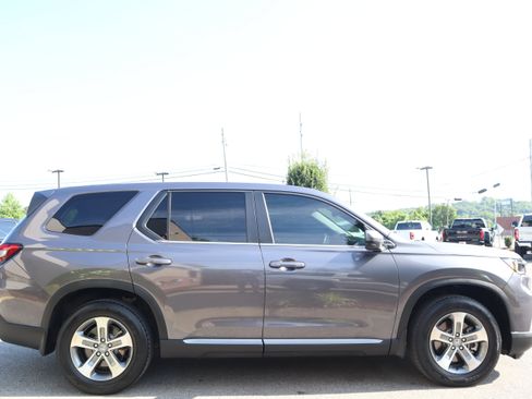 Used 2025 Honda Pilot EX-L image 6