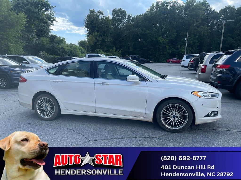 Used 2015 Ford Fusion SE w/ Equipment Group 202A FWD image 2