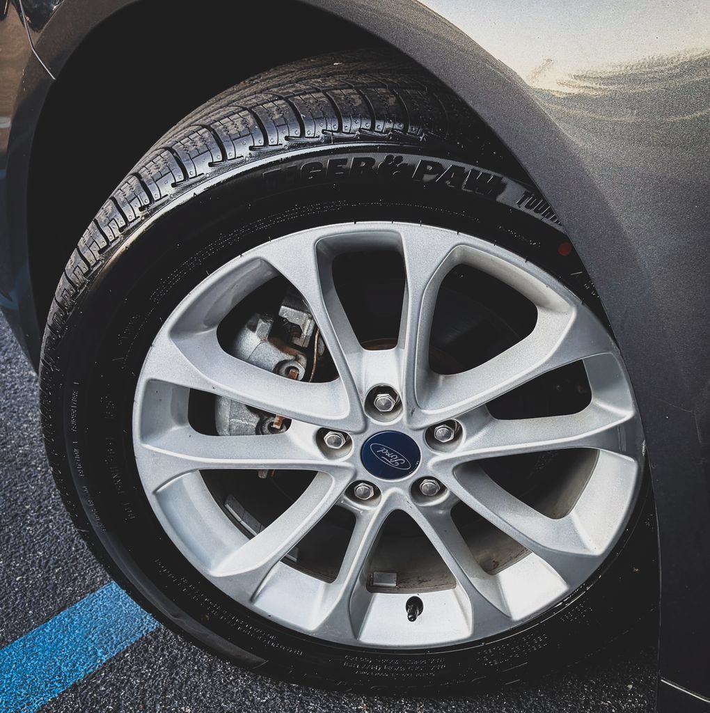 Used 2020 Ford Fusion SE FWD image 18