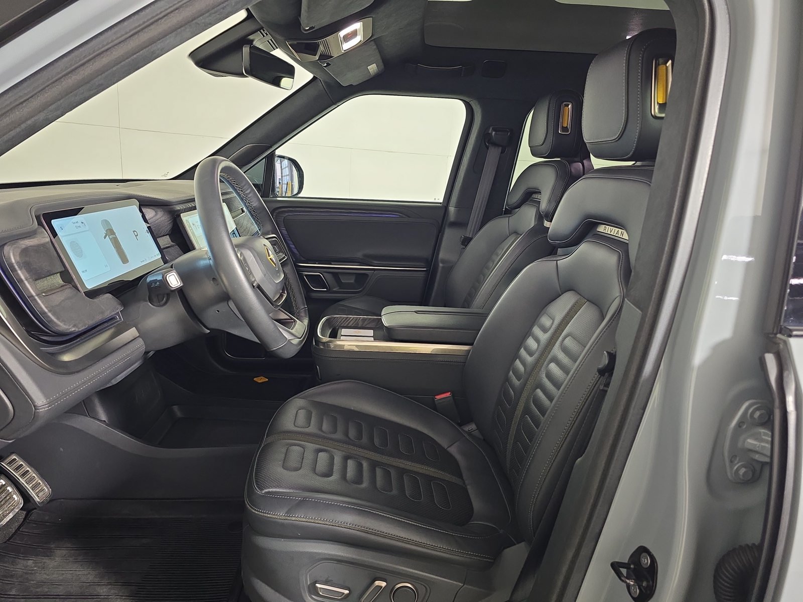Used 2022 Rivian R1T Adventure AWD/4WD image 19