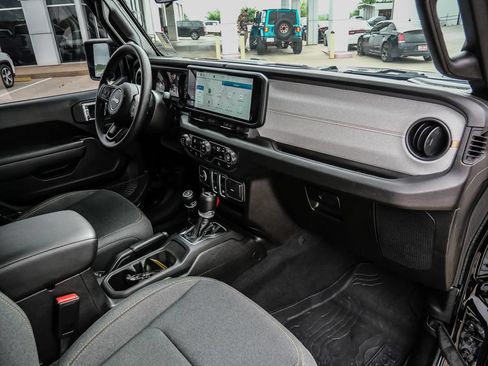 Used 2025 Jeep Wrangler Sport AWD/4WD image 16