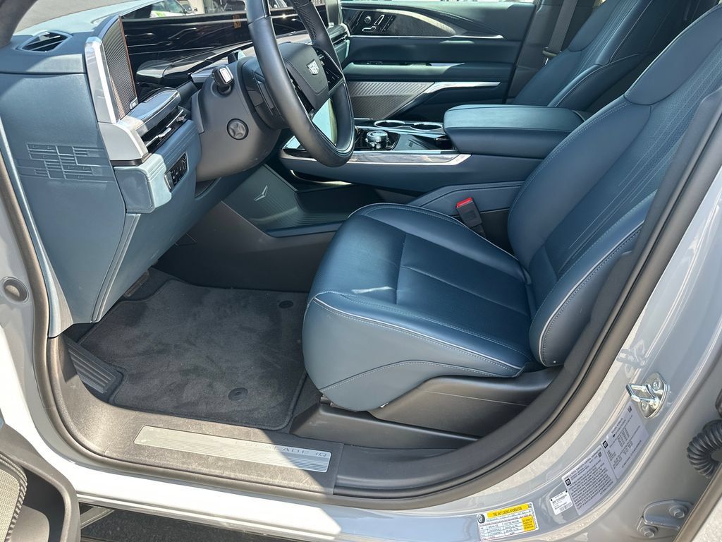 Certified 2026 Cadillac Escalade IQ Luxury 2 AWD/4WD image 9