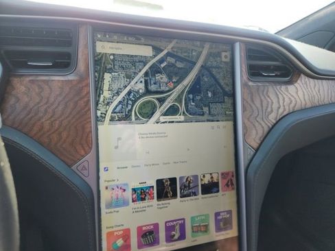 Used 2018 Tesla Model X 75D image 29