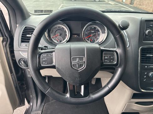 Used 2014 Dodge Grand Caravan SE image 38