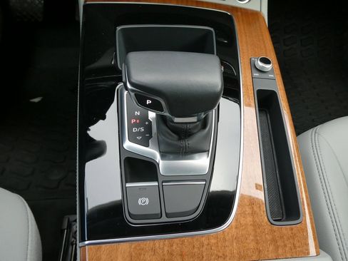 Used 2022 Audi Q5 2.0T Premium Plus image 17