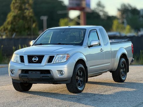 Used 2010 Nissan Frontier PRO-4X AWD/4WD image 6