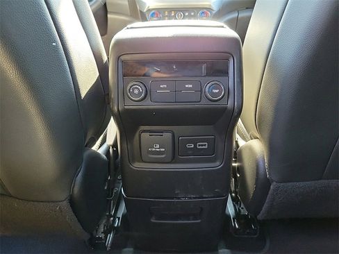 Used 2023 GMC Acadia SLT image 10