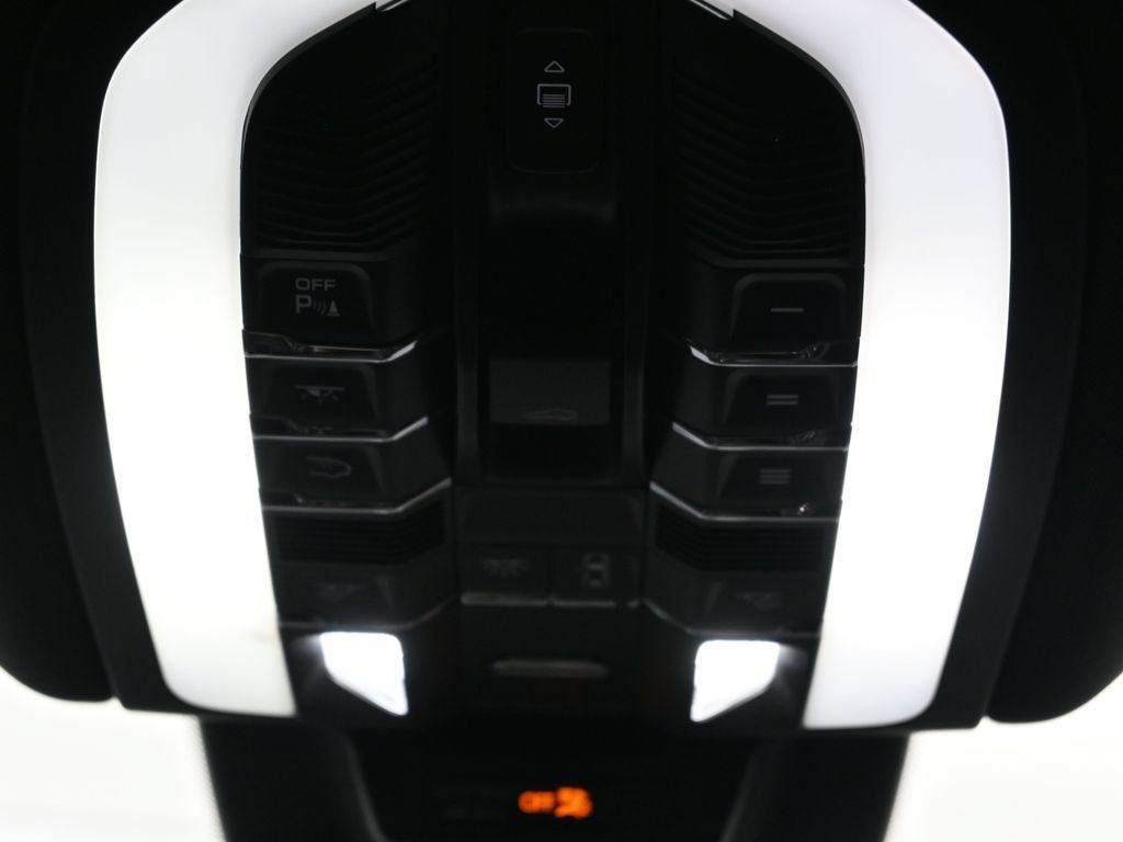 Certified 2026 Porsche Macan AWD/4WD image 25
