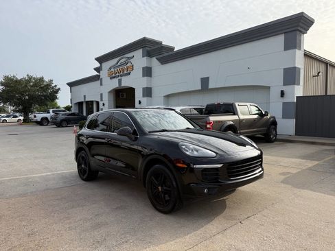 Used 2016 Porsche Cayenne AWD/4WD image 2