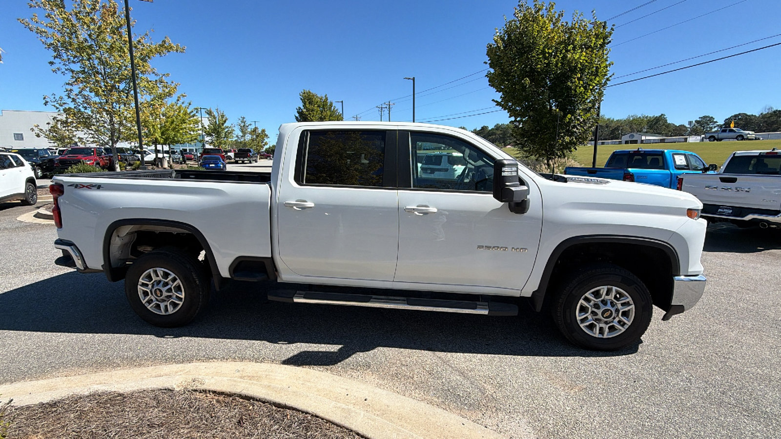 Used 2025 Chevrolet Silverado 2500 LT w/ Convenience Package AWD/4WD image 7