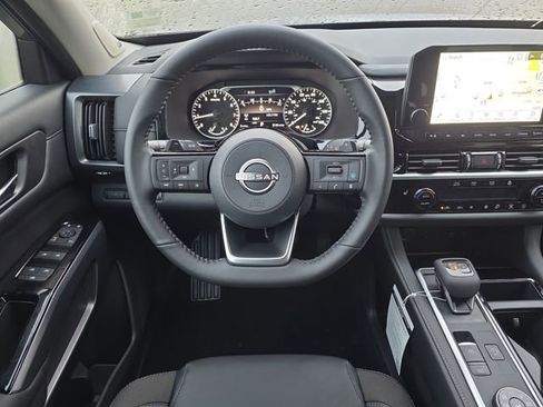 New 2025 Nissan Pathfinder SL w/ SL Premium Package image 18