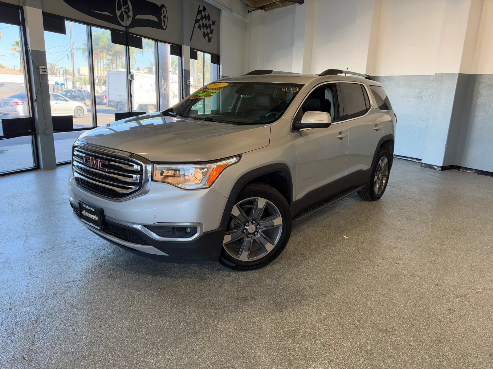 Used 2017 GMC Acadia SLT AWD/4WD image 3