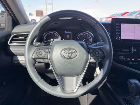 Used 2022 Toyota Camry SE w/ Carpet Mat Package (TMS) image 16