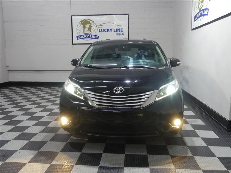 Used 2017 Toyota Sienna Limited Premium AWD/4WD image 2