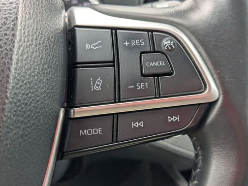 Used 2023 Toyota Highlander LE image 20