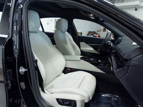 Certified 2025 BMW 530i xDrive w/ Premium Package image 24