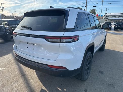 New 2026 Jeep Grand Cherokee Laredo image 5