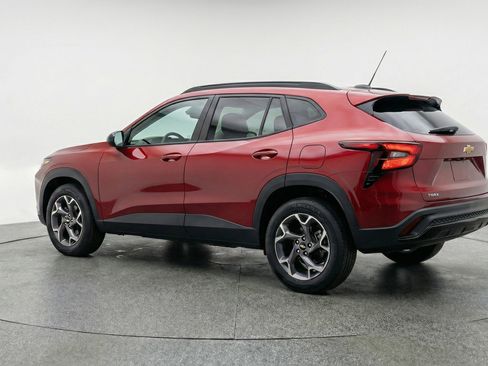 Used 2025 Chevrolet Trax LT FWD image 6