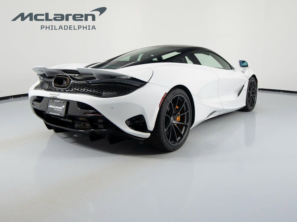 Used 2025 McLaren 750S RWD image 5