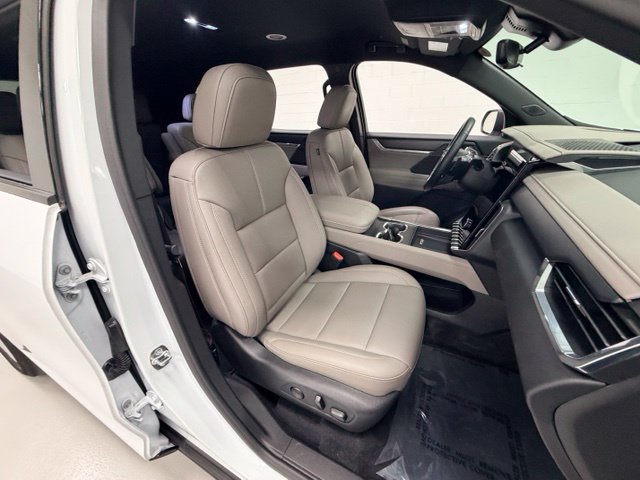 Certified 2026 GMC Acadia Elevation w/ Elevation Premium Package AWD/4WD image 23