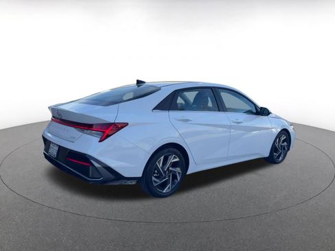 Used 2025 Hyundai Elantra Limited image 15