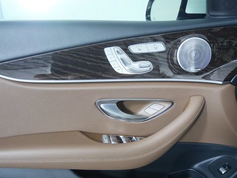 Used 2019 Mercedes-Benz E 300 image 8