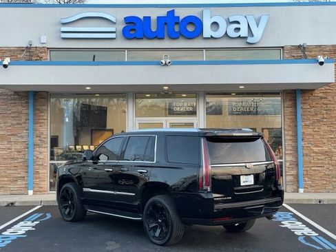 Used 2018 Cadillac Escalade Luxury image 9