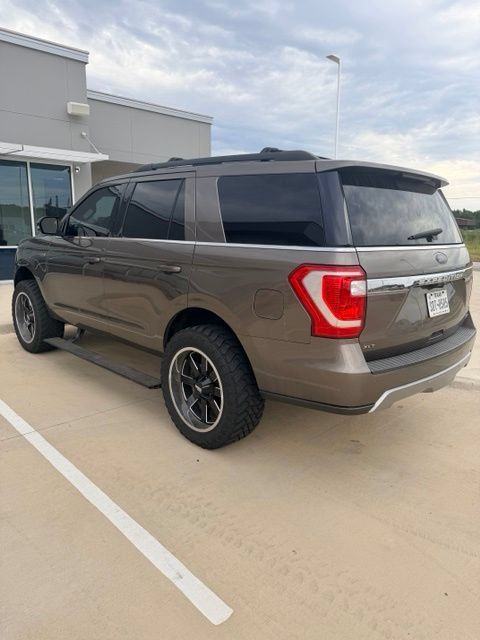 Used 2018 Ford Expedition XLT w/ Equipment Group 202A AWD/4WD image 4