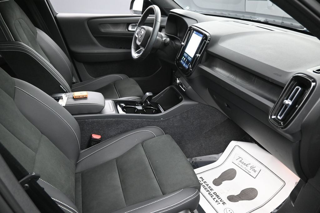 Used 2023 Volvo C40 P8 Recharge Plus AWD/4WD image 28