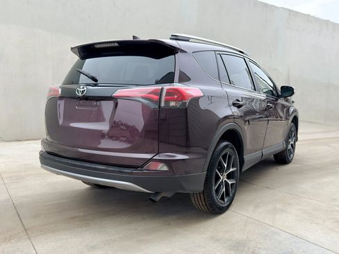 Used 2018 Toyota RAV4 SE image 8