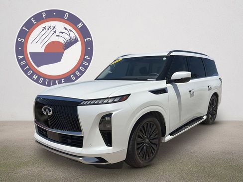 Used 2025 INFINITI QX80 Luxe RWD image 2