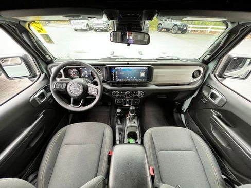 Used 2024 Jeep Wrangler Unlimited Sport AWD/4WD image 22