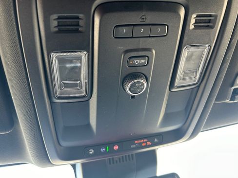 Used 2024 Chevrolet Suburban RST RWD image 17