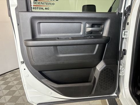 Used 2024 RAM 2500 Tradesman w/ Chrome Appearance Group image 19