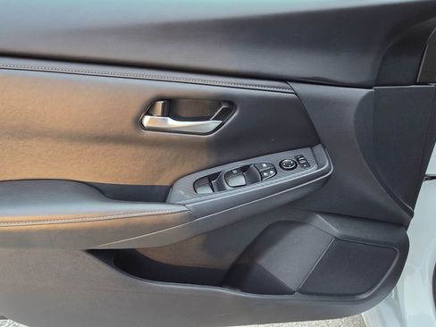 Used 2025 Nissan Sentra SV image 8