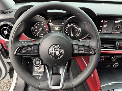 Used 2020 Alfa Romeo Stelvio w/ Nero Edizione image 19