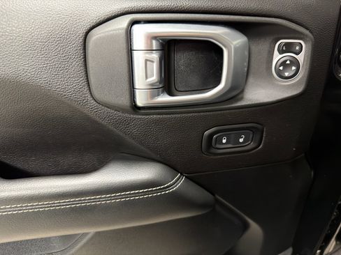 Used 2019 Jeep Wrangler Unlimited Sahara w/ Safety Group image 15