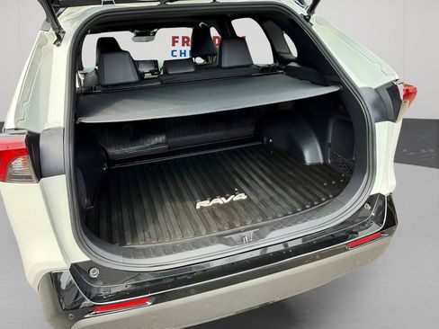 Used 2021 Toyota RAV4 XSE AWD/4WD image 32