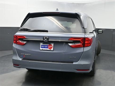 Used 2023 Honda Odyssey Elite image 46