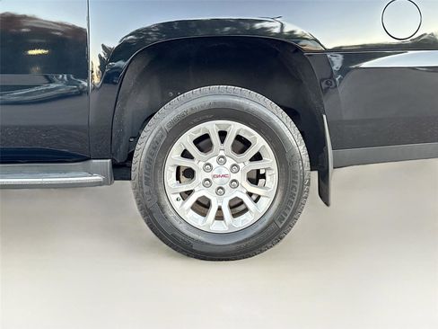 Used 2018 GMC Yukon XL SLE image 30