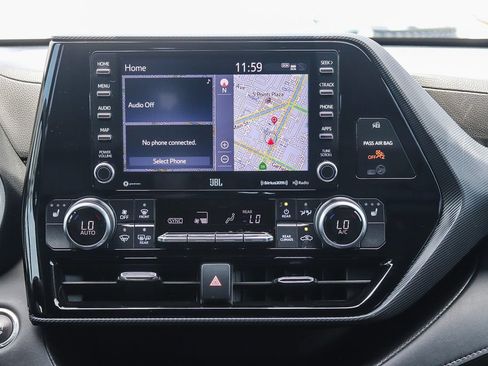 Used 2022 Toyota Highlander XSE FWD image 13