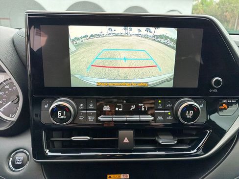 Used 2023 Toyota Highlander L image 27