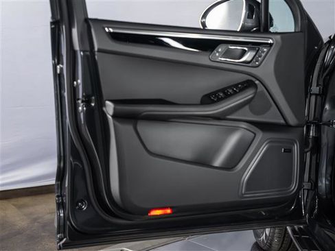 New 2025 Porsche Macan image 22