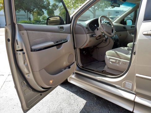 Used 2005 Toyota Sienna LE FWD image 17
