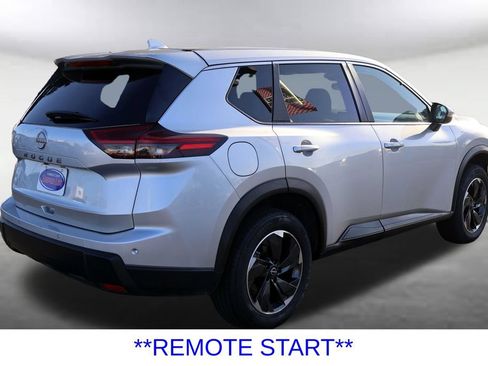 Used 2025 Nissan Rogue SV FWD image 11