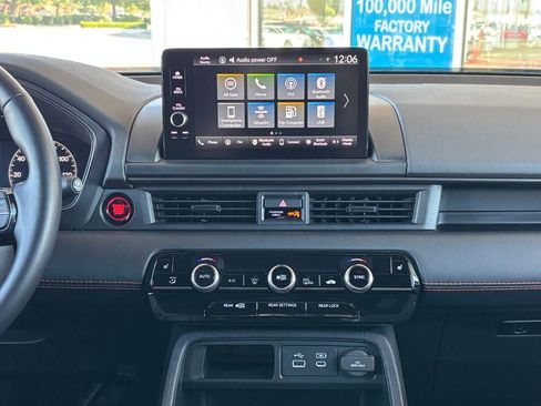 Used 2025 Honda Pilot TrailSport image 13