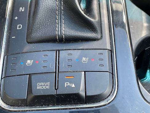 Used 2018 Kia Sedona SX FWD image 19