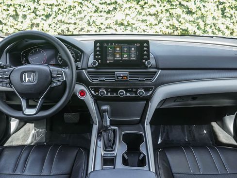 Used 2018 Honda Accord EX image 12
