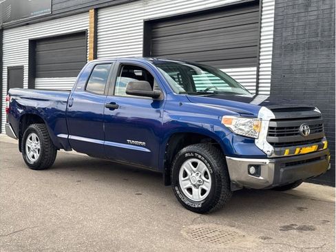 Used 2015 Toyota Tundra SR5 w/ Tow Package image 12