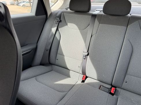 Used 2025 Kia K4 LXS image 40
